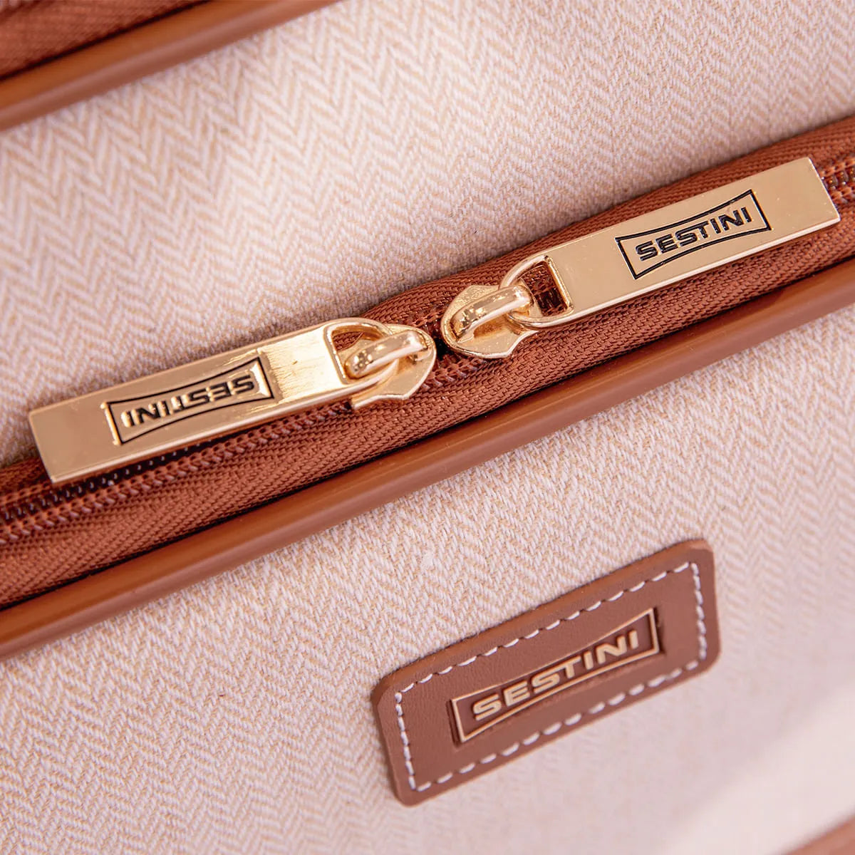 Mala de Bordo em Tecido com Detalhes em Couro Royale