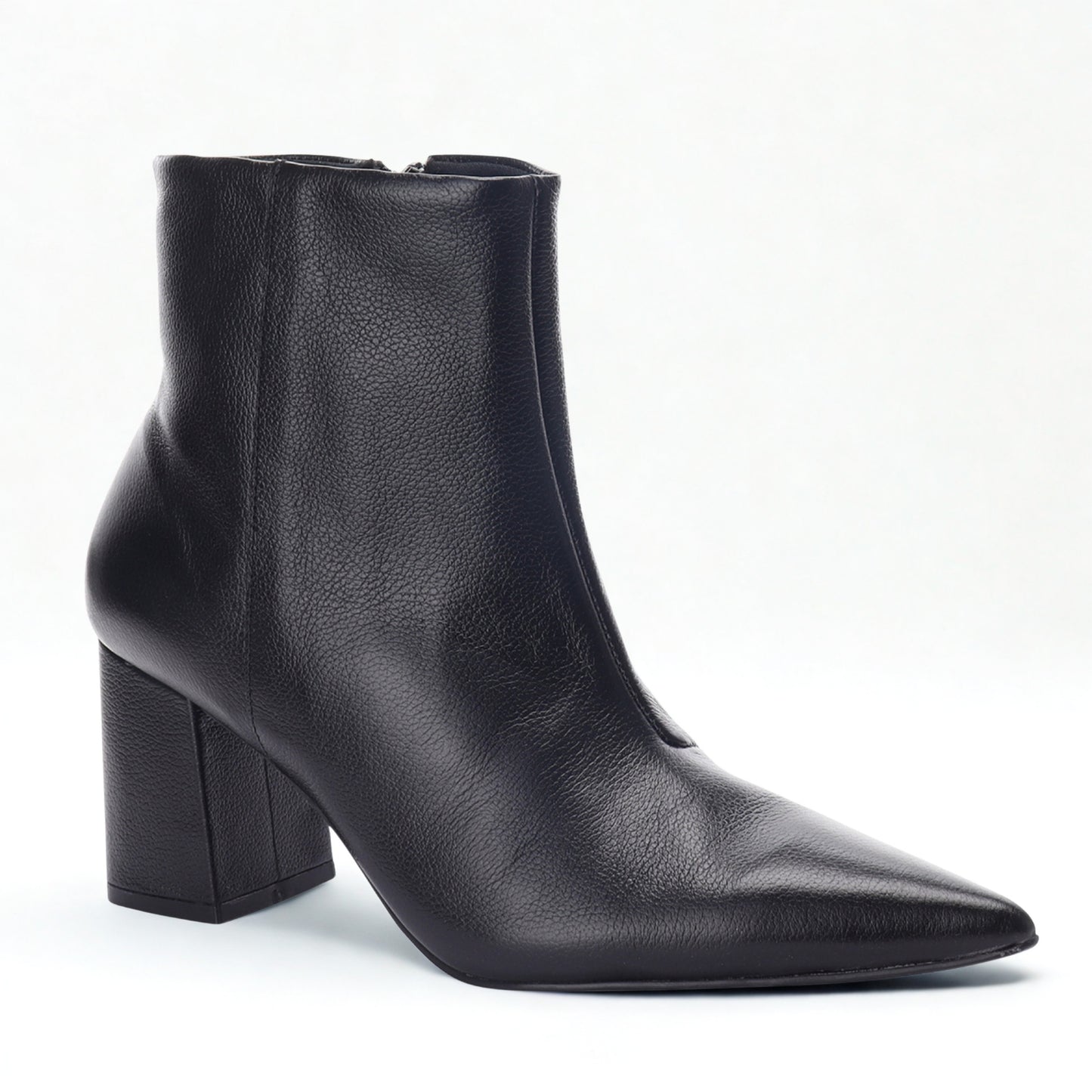 Bota Bellagio Couro Cano Baixo Bico Fico