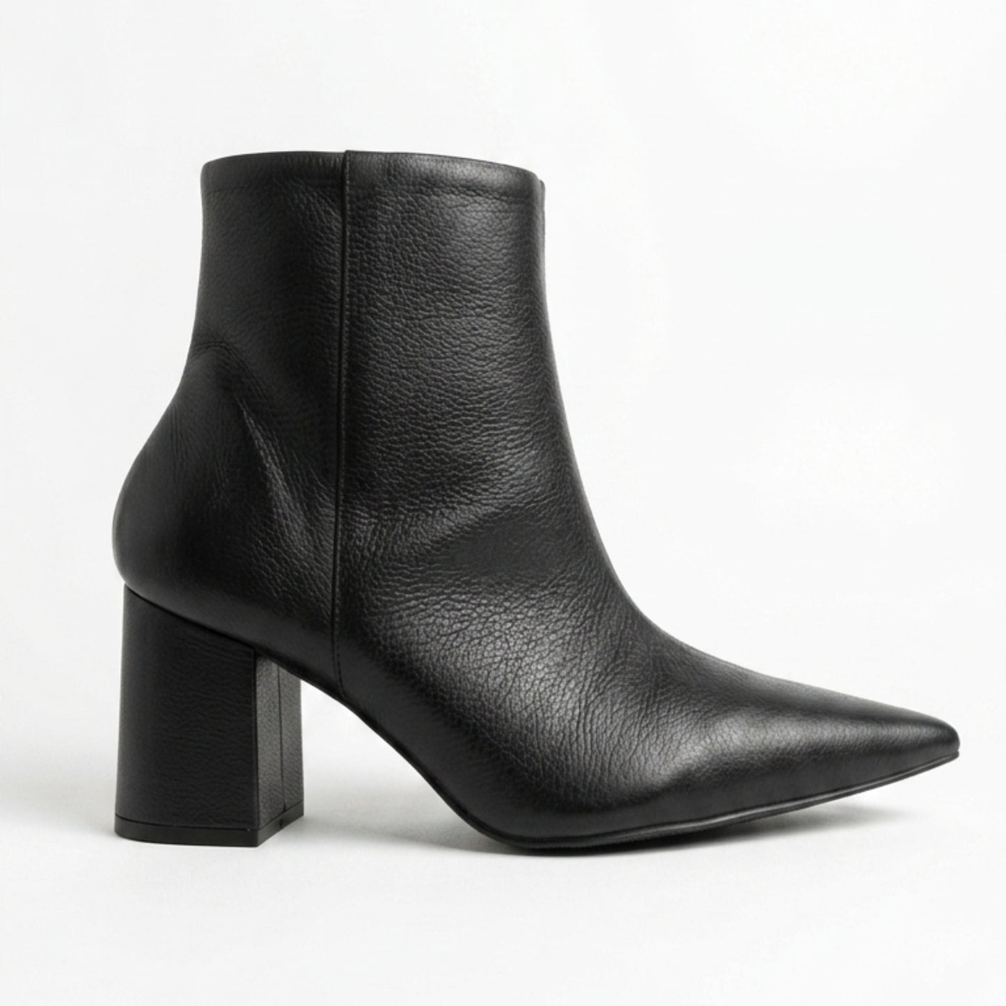 Bota Bellagio Couro Cano Baixo Bico Fico