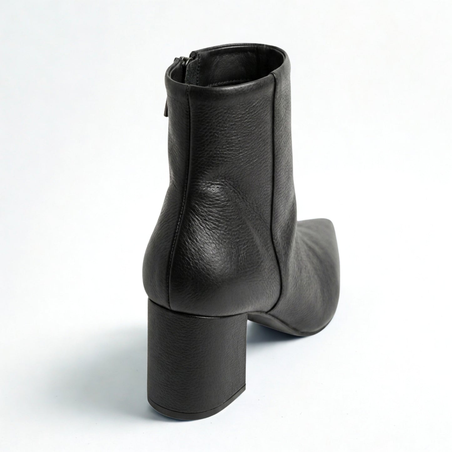 Bota Bellagio Couro Cano Baixo Bico Fico