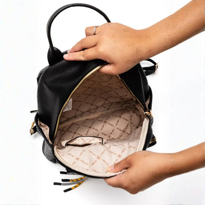 Mochila Feminina Pequena em Couro Sintético Leve Gash