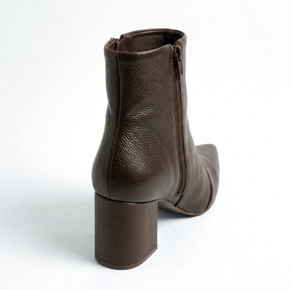 Bota Bellagio Couro Cano Baixo Bico Fico